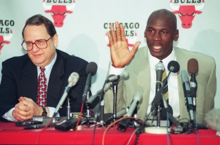 "Bulls" savininkas: Jordanas negalėjo žaisti 1998-99 m. sezone, nes įsipjovė pirštą